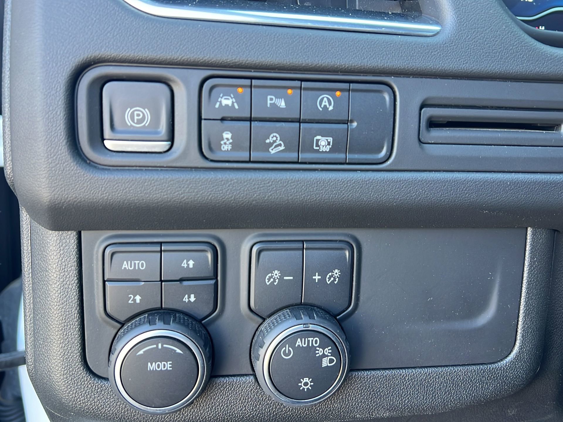 Used 2023 Chevrolet Tahoe Z71 w/ Luxury Package image 25