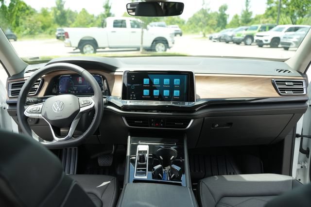 Used 2024 Volkswagen Atlas SE AWD/4WD image 26