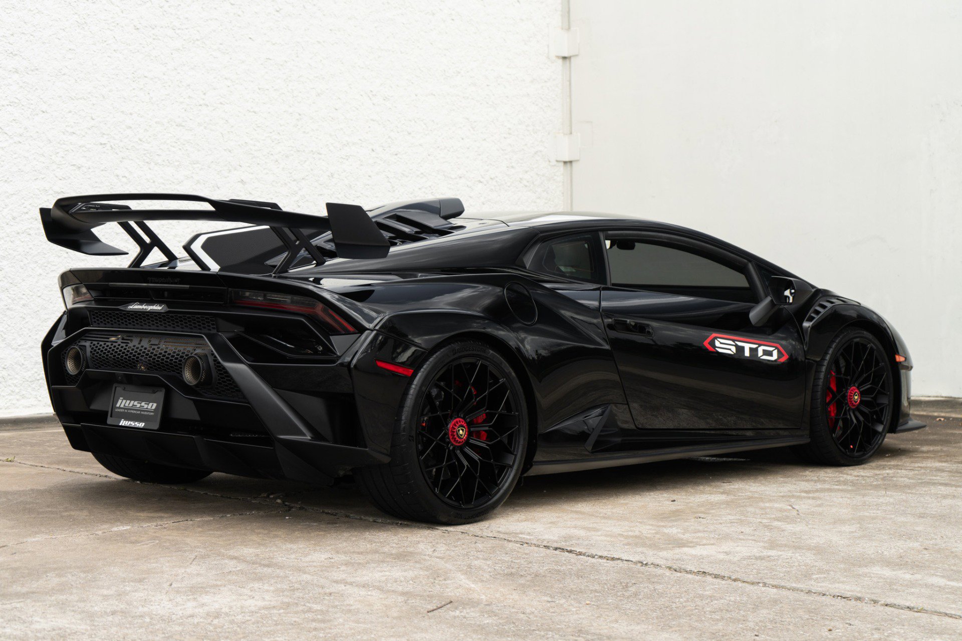 Used 2022 Lamborghini Huracan STO image 9