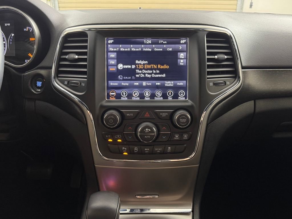 Used 2018 Jeep Grand Cherokee Laredo image 16