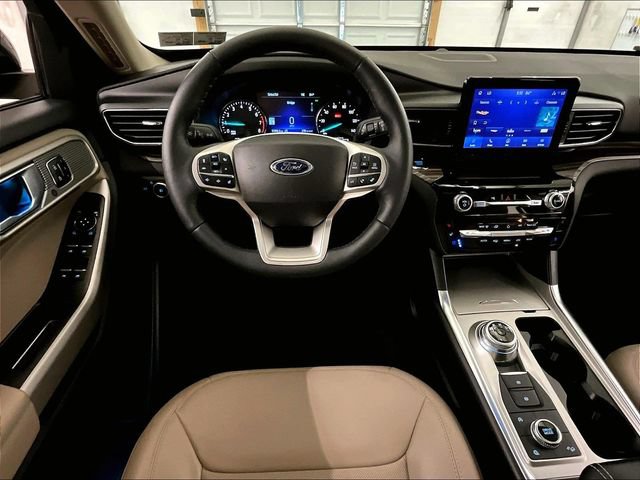 Used 2024 Ford Explorer Limited w/ Equipment Group 301A AWD/4WD image 5