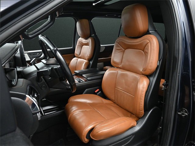 Used 2021 Lincoln Navigator Reserve w/ Luxury Package image 12