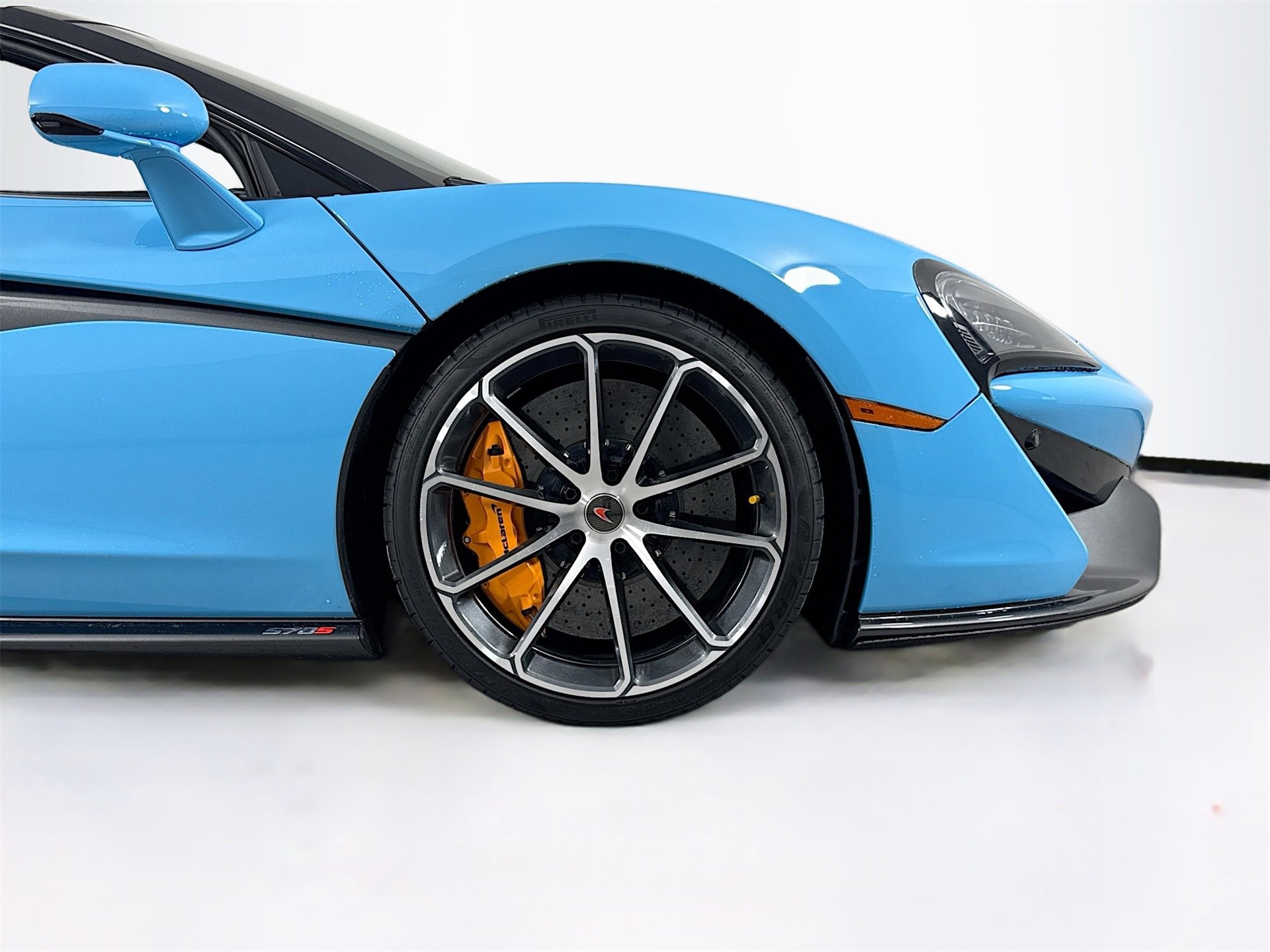 Used 2018 McLaren 570S Spider image 26