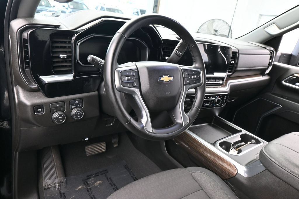 Used 2026 Chevrolet Silverado 3500 LT AWD/4WD image 13