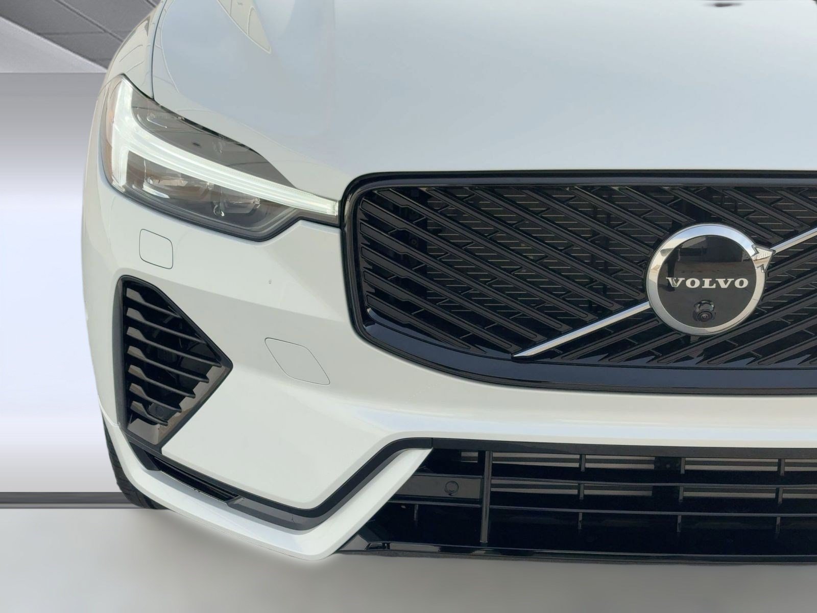 New 2026 Volvo XC60 T8 Plus w/ Protection Package Premier AWD/4WD image 28