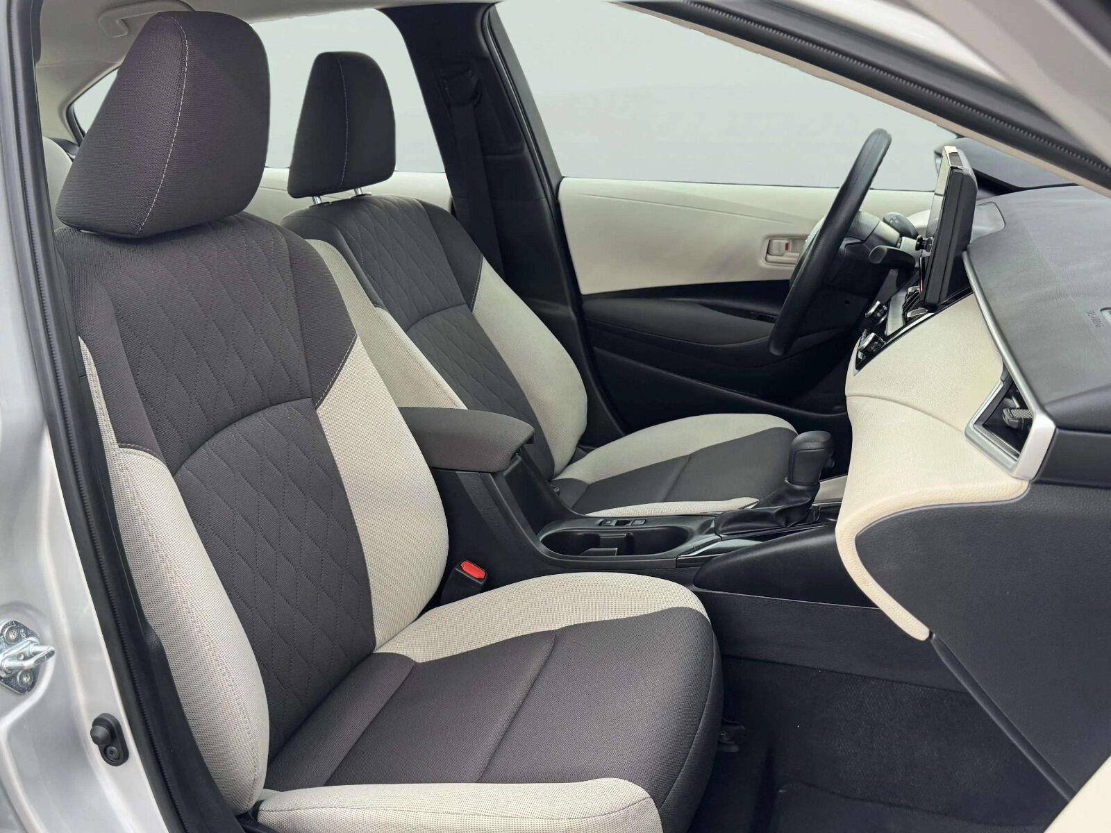 Used 2025 Toyota Corolla LE FWD image 51