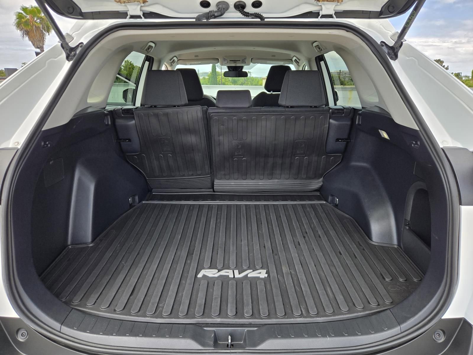 Used 2024 Toyota RAV4 LE AWD/4WD image 27