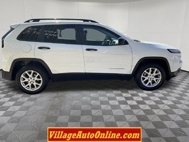 Used 2017 Jeep Cherokee Sport w/ Cold Weather Group FWD image 18