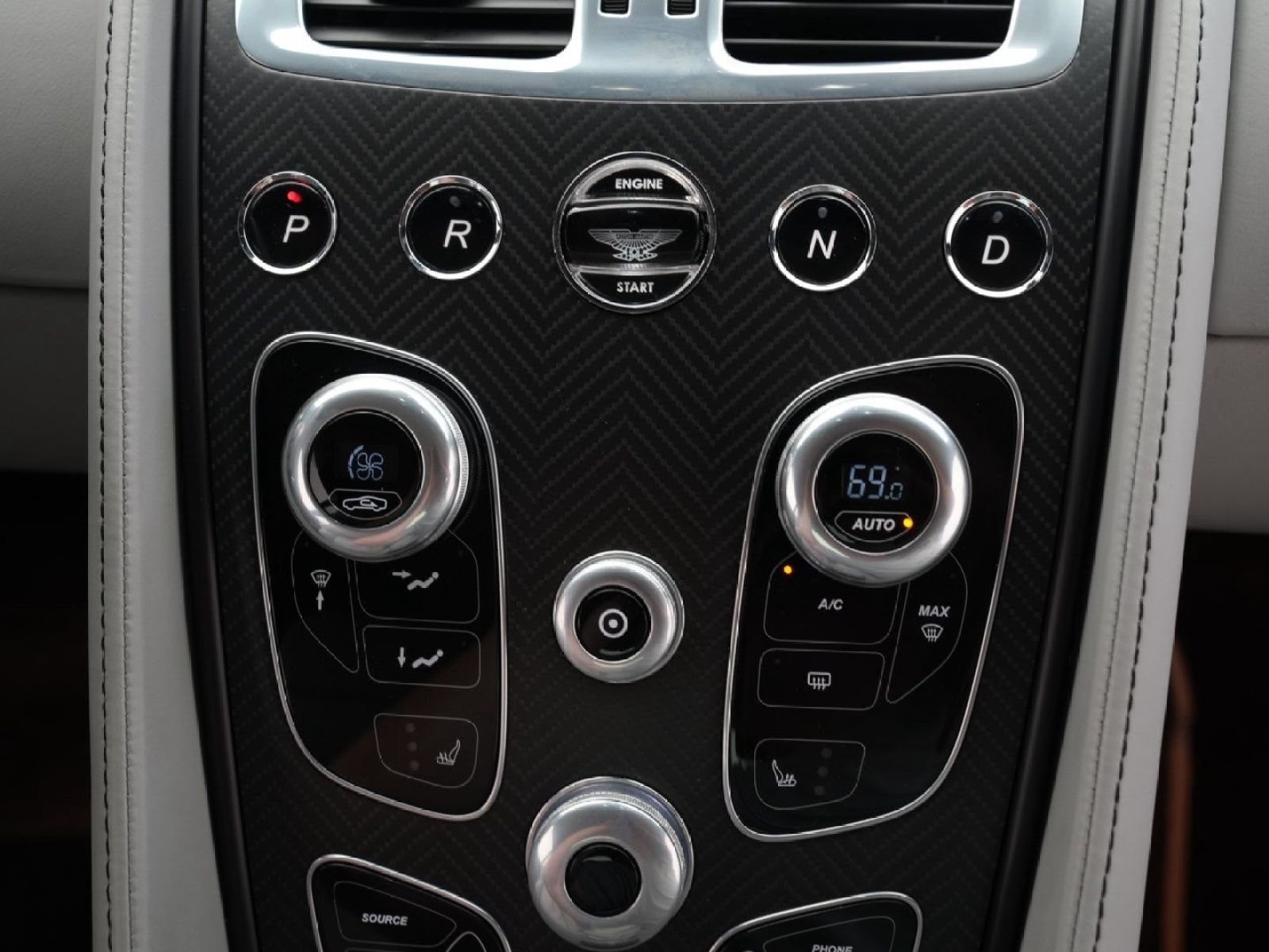 Used 2016 Aston Martin Vanquish Coupe RWD image 31