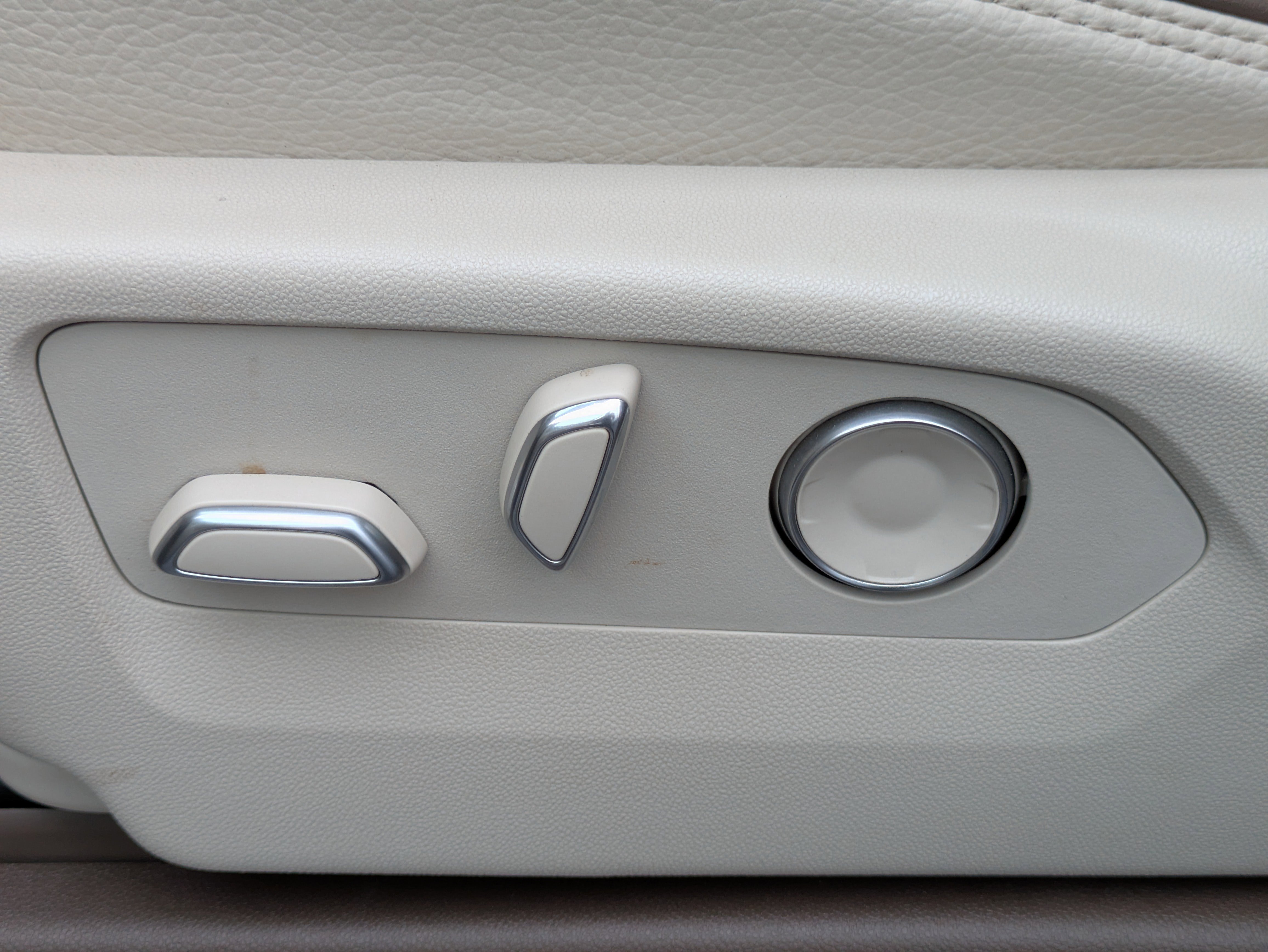 Used 2024 GMC Yukon Denali w/ LPO, Floor Liner Package image 13