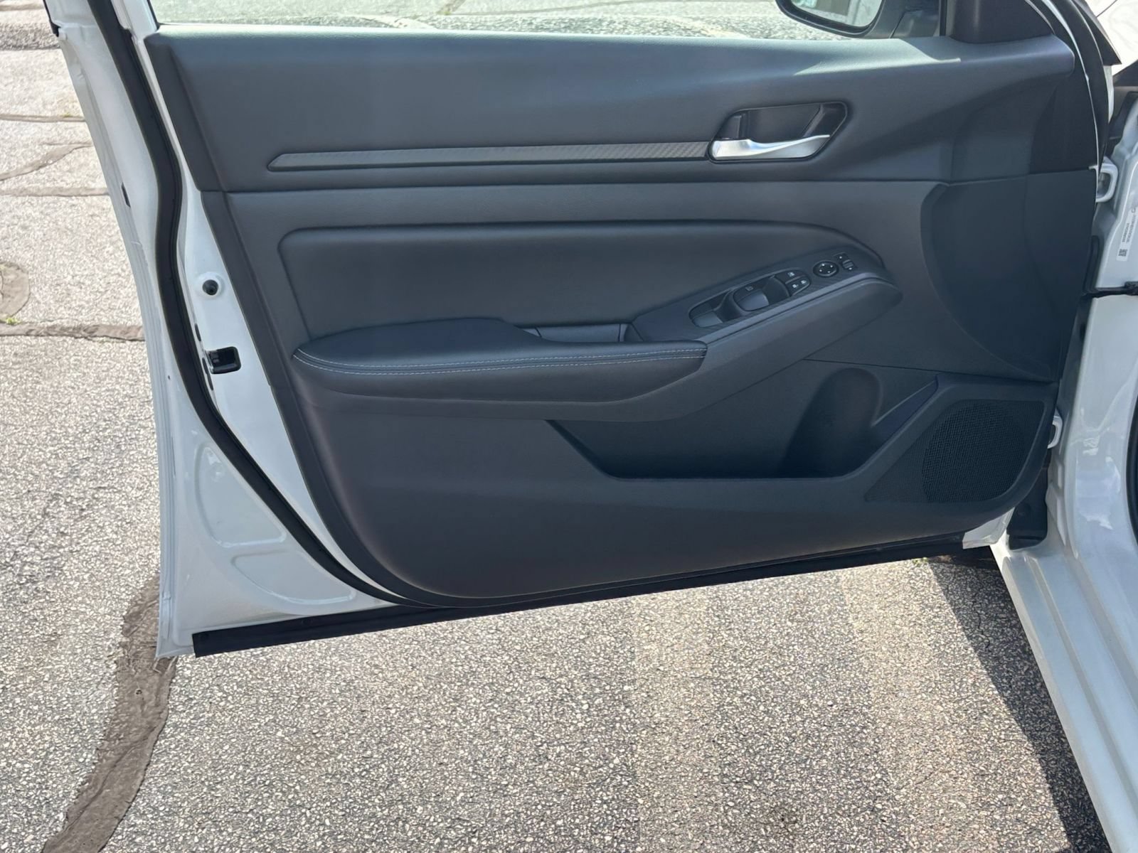 Used 2025 Nissan Altima 2.5 SV FWD image 18