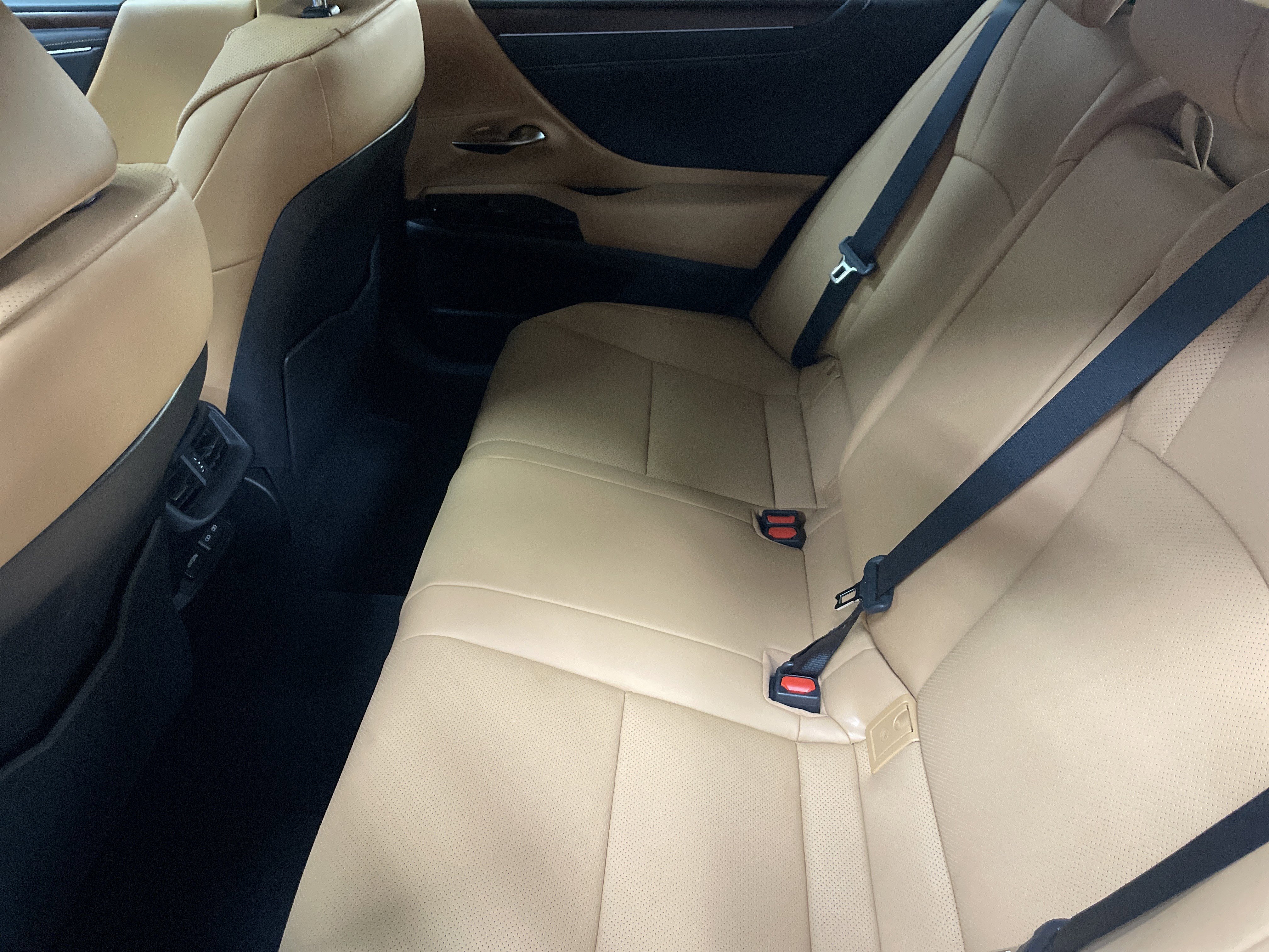 Used 2025 Lexus ES 300h w/ Premium Package image 29