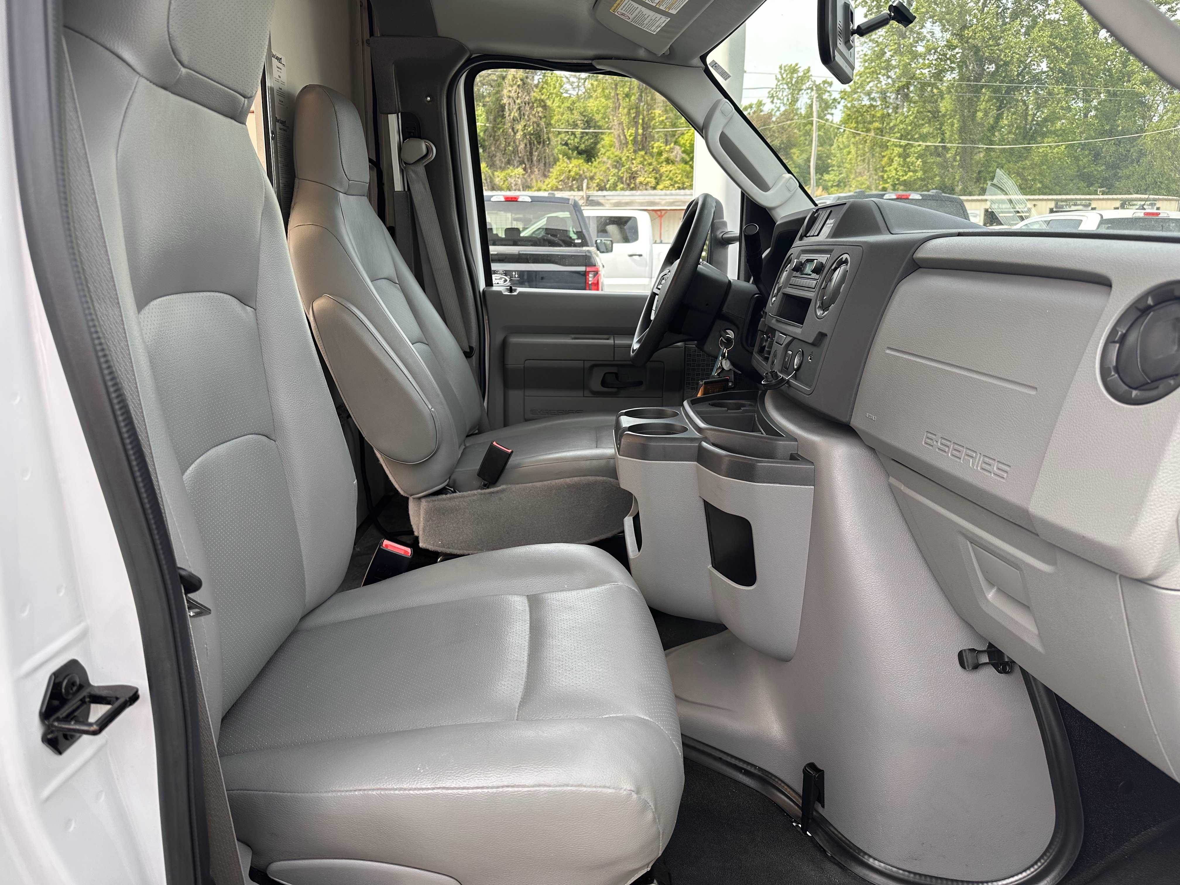 Used 2024 Ford E-450 and Econoline 450 Super Duty w/ Power Windows & Locks Group RWD image 10
