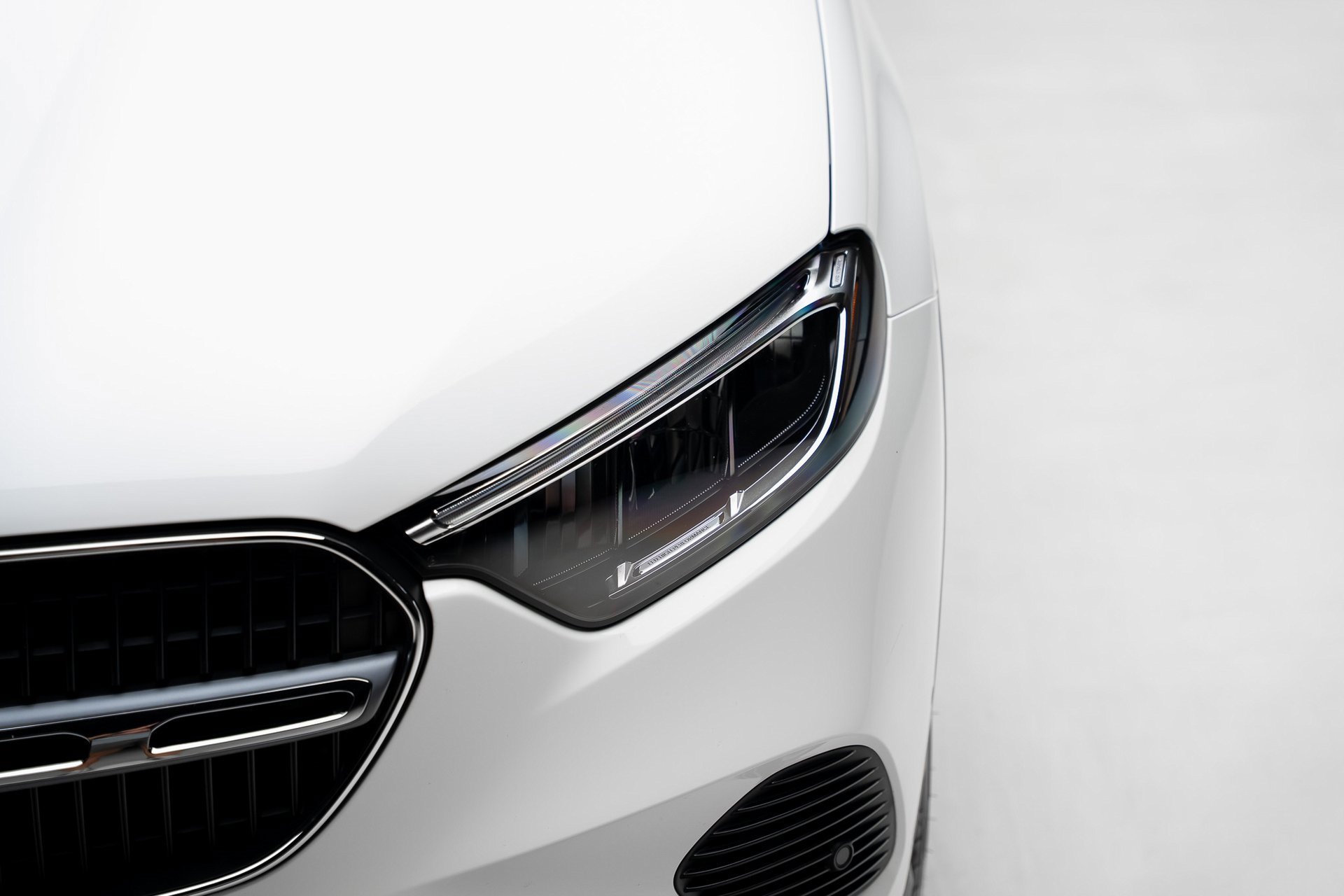 Used 2025 Mercedes-Benz GLC 350e 4MATIC image 10