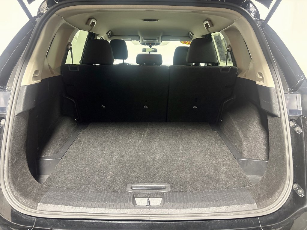 Used 2024 Nissan Rogue S FWD image 30