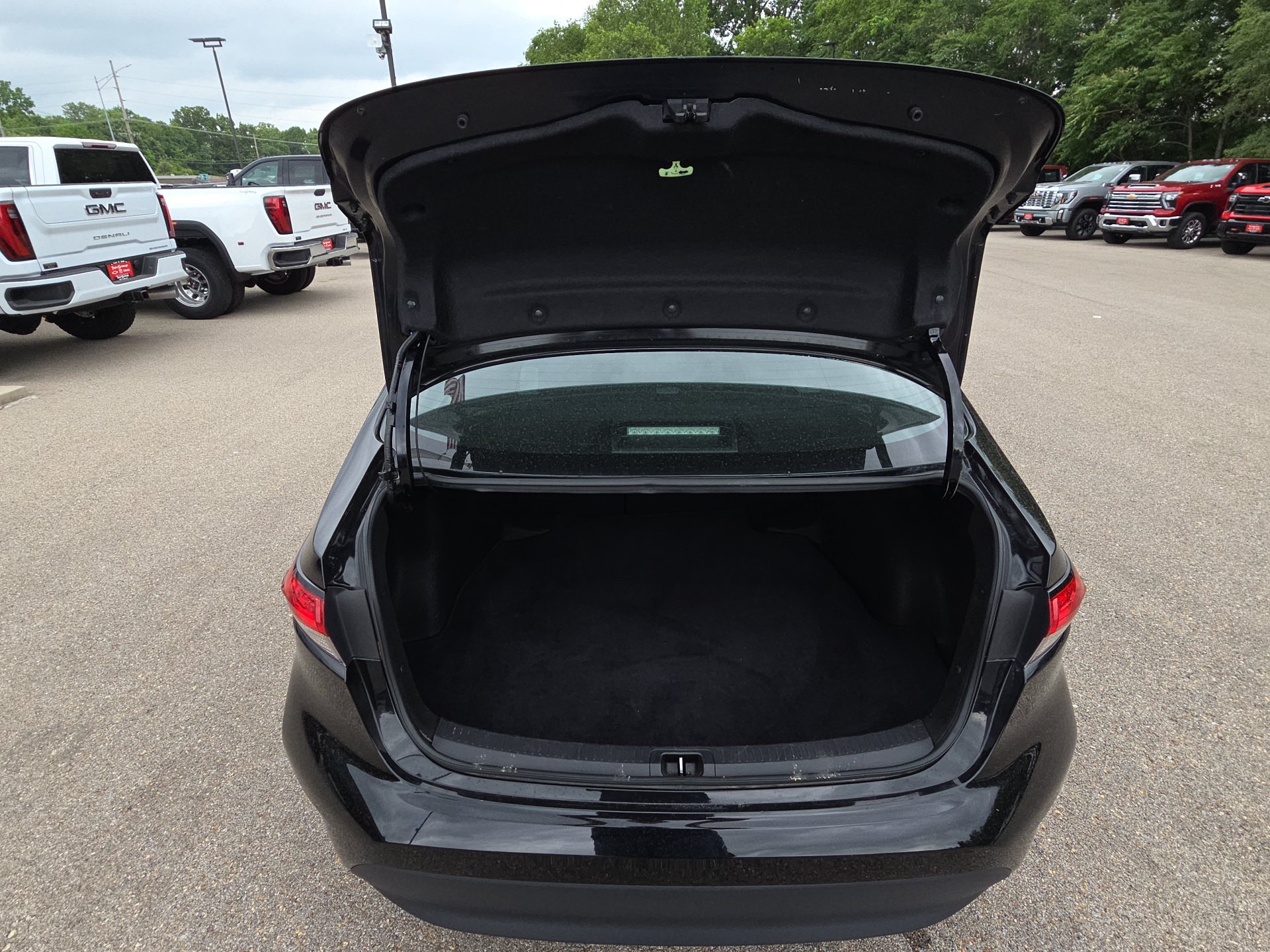 Used 2024 Toyota Corolla LE FWD image 31