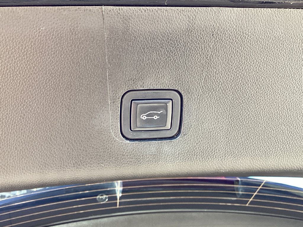 Used 2023 Chevrolet Traverse RS w/ LPO, Cargo Package AWD/4WD image 26