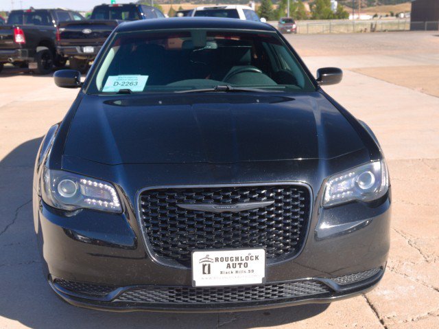 Used 2021 Chrysler 300 Touring w/ Sport Appearance Package RWD image 6