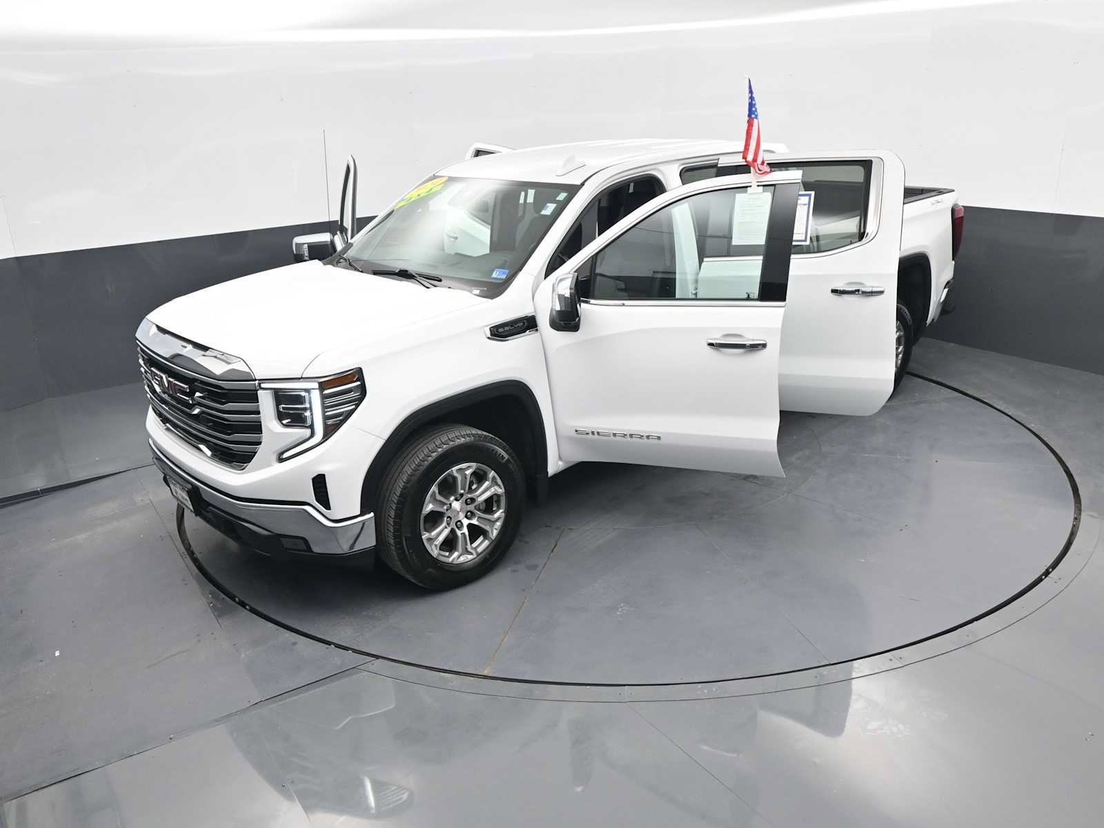 Used 2024 GMC Sierra 1500 SLT AWD/4WD image 46