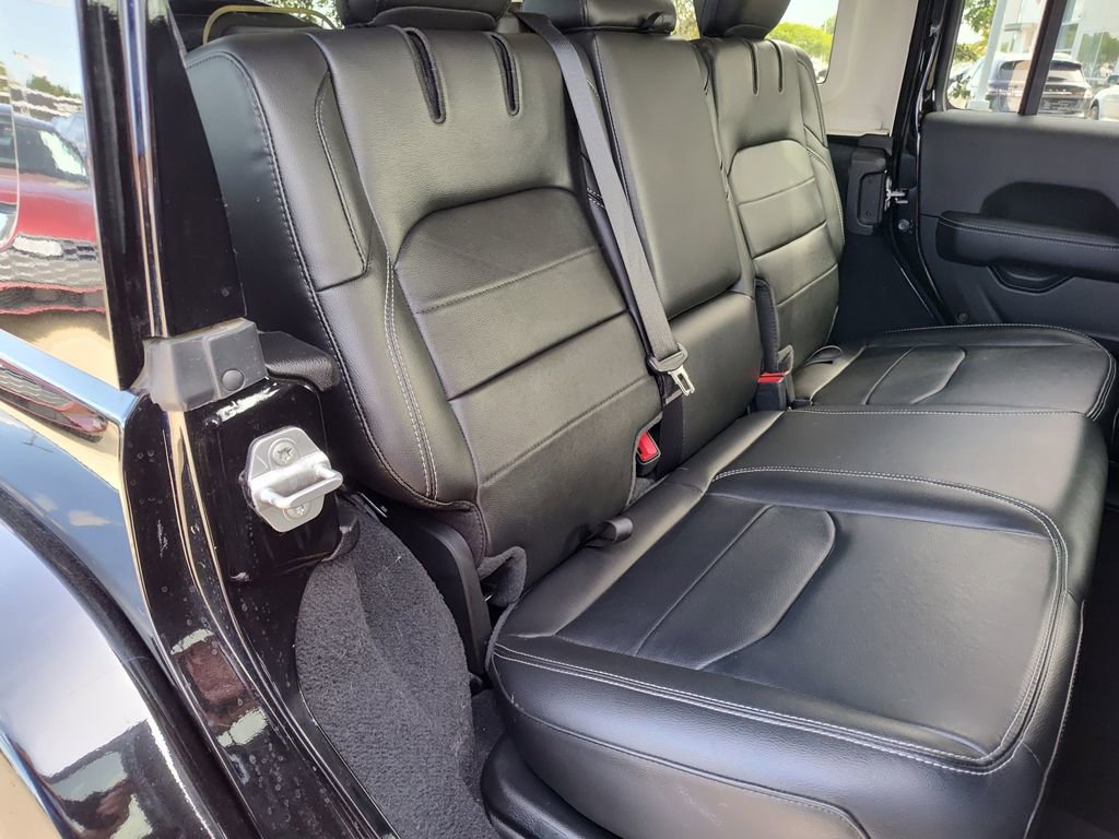 Used 2023 Jeep Wrangler Unlimited Sahara w/ Cold Weather Group AWD/4WD image 33