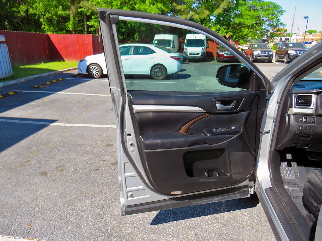 Used 2018 Toyota Highlander XLE FWD image 13