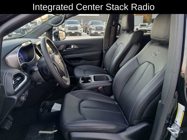 New 2026 Chrysler Pacifica Select image 11