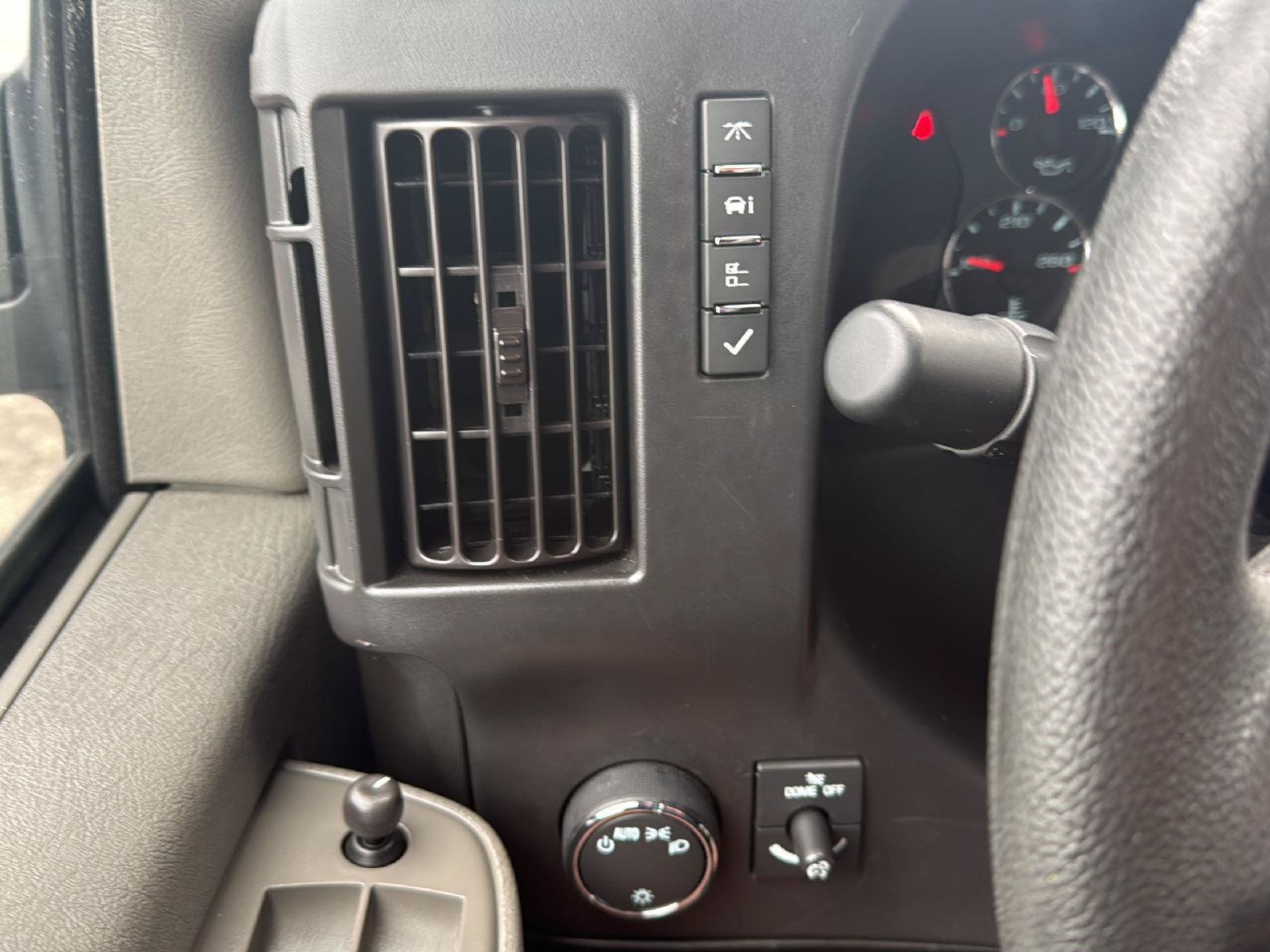 Used 2025 Chevrolet Express 3500 LT w/ LT Preferred Equipment Group RWD image 12