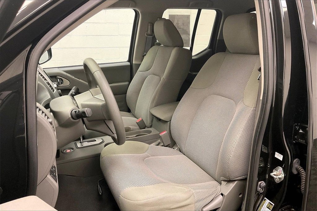 Certified 2020 Nissan Frontier SV w/ Midnight Edition Floor Mats image 17