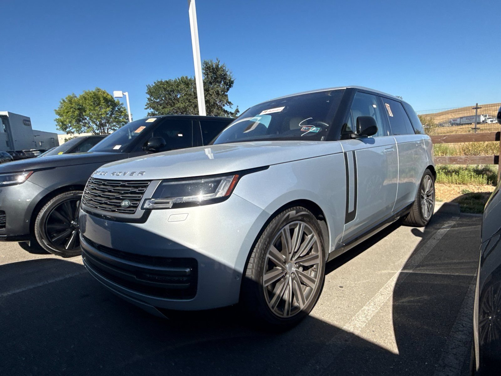 Used 2023 Land Rover Range Rover SE AWD/4WD image 2