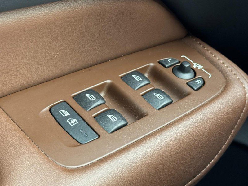 Certified 2023 Volvo XC60 B6 Ultimate w/ Climate Package image 24