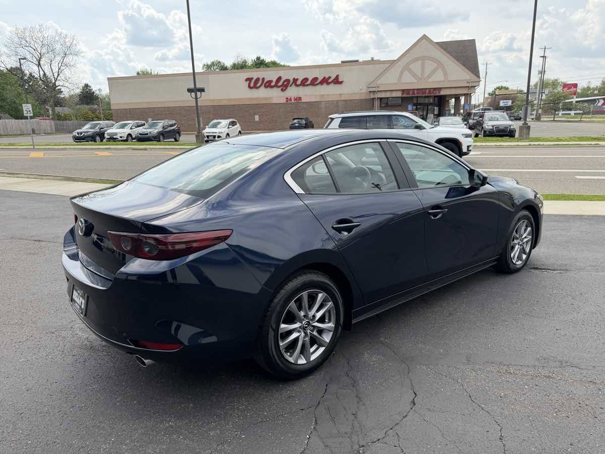 Used 2020 MAZDA MAZDA3 Sedan FWD image 5