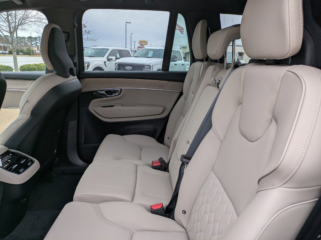 New 2026 Volvo XC90 B6 Plus w/ Protection Package Premier AWD/4WD image 13