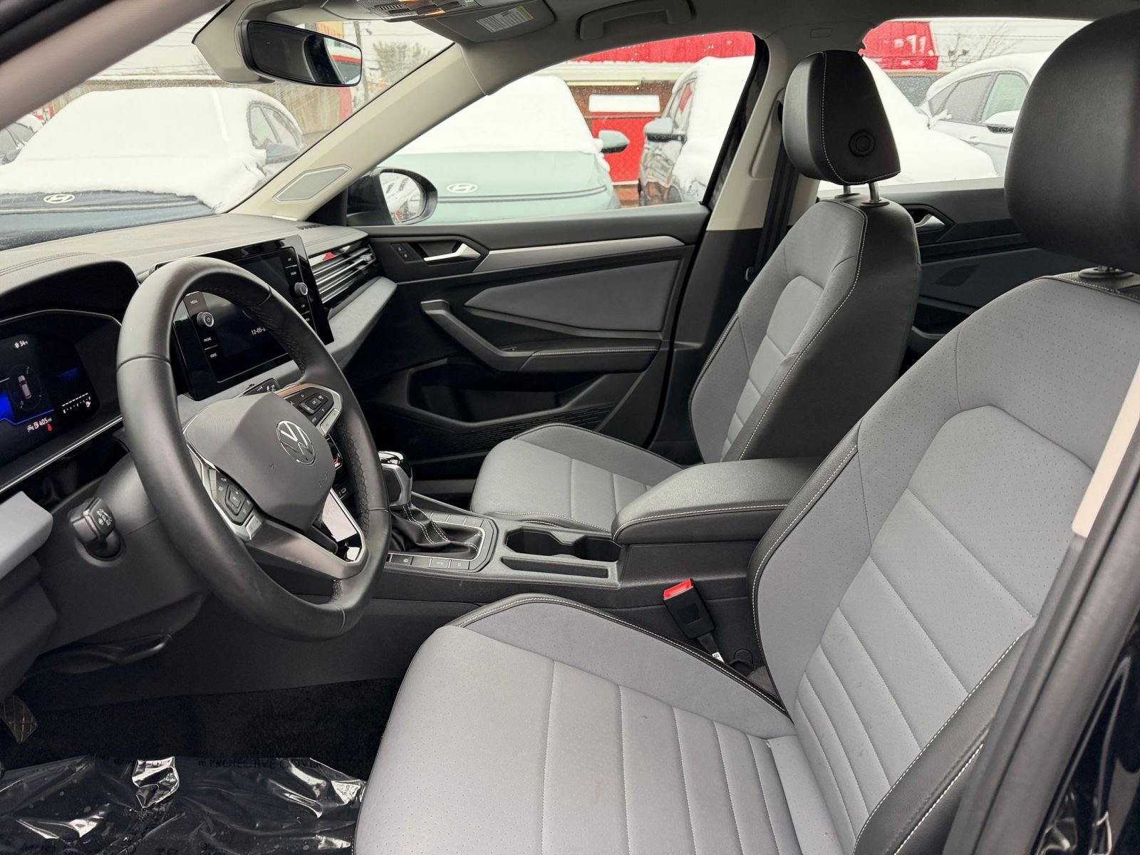 Used 2025 Volkswagen Jetta SE image 25