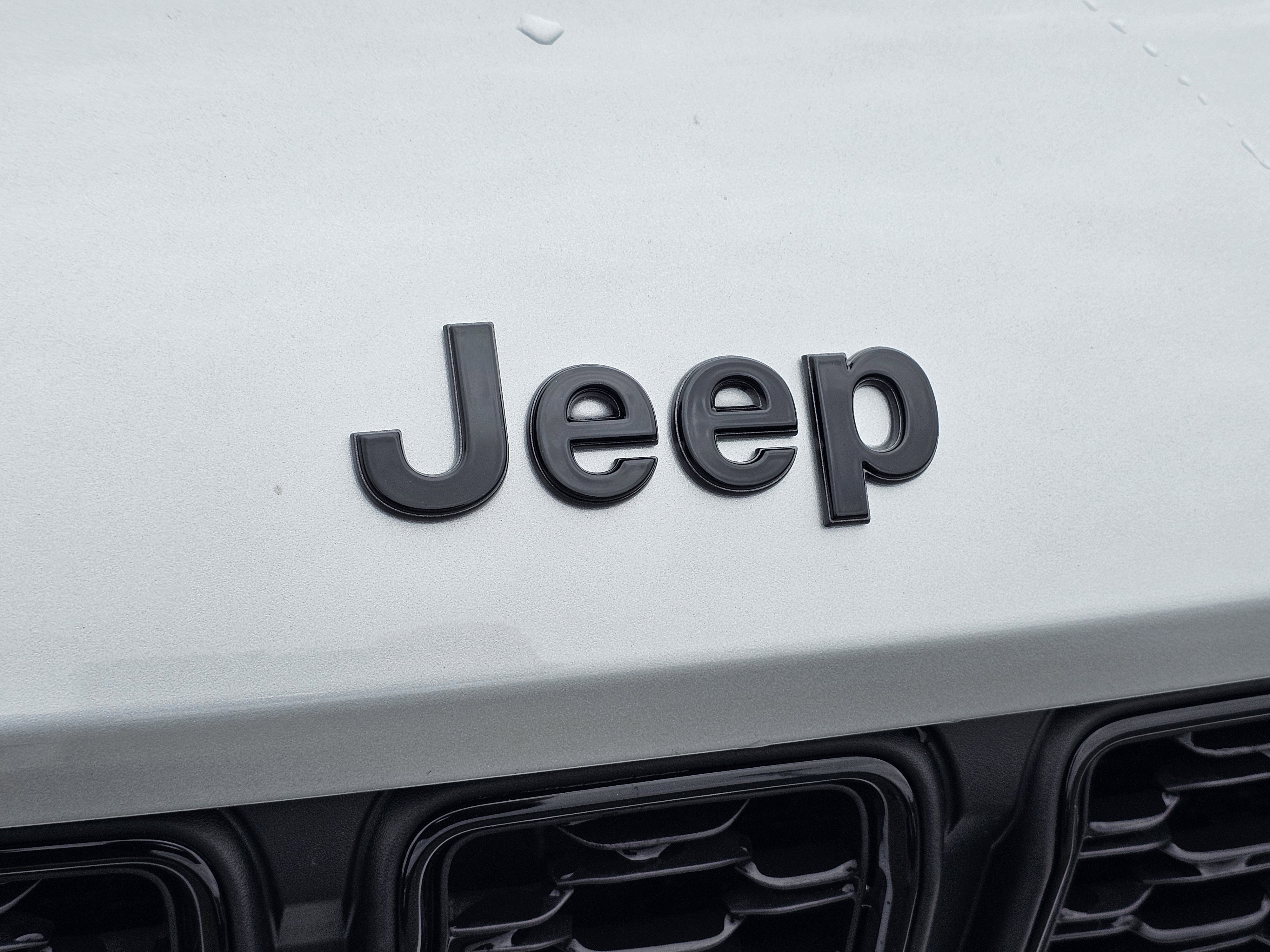 New 2025 Jeep Grand Cherokee Altitude image 3