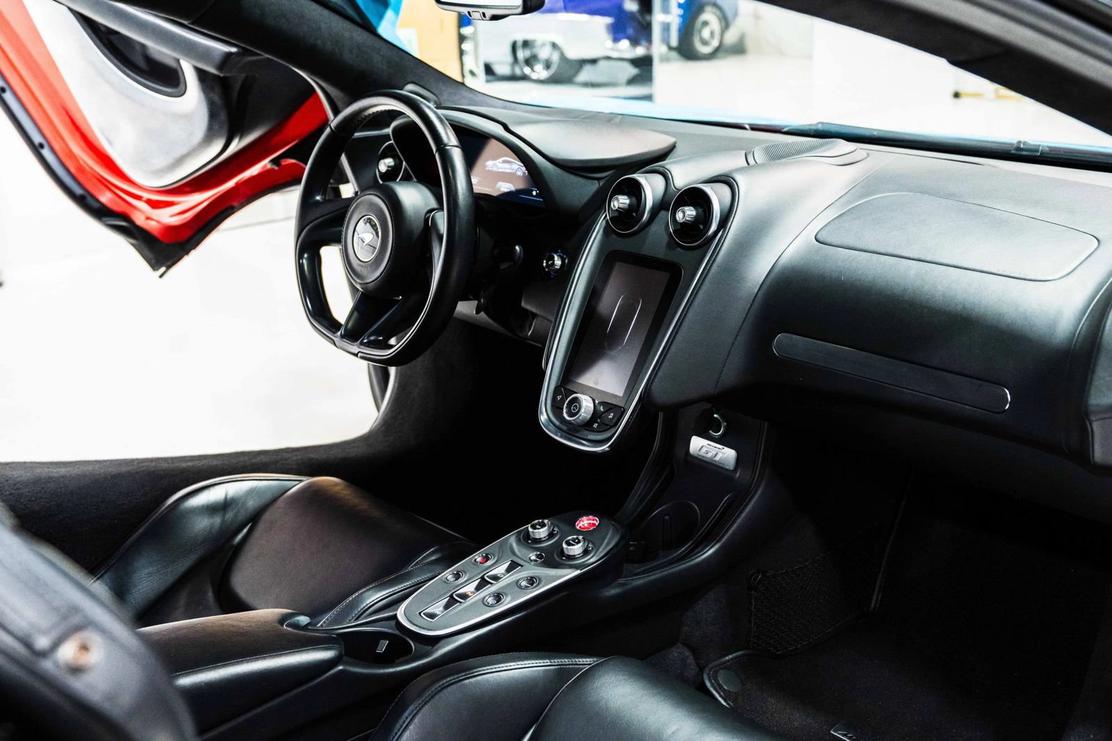 Used 2023 McLaren GT RWD image 17