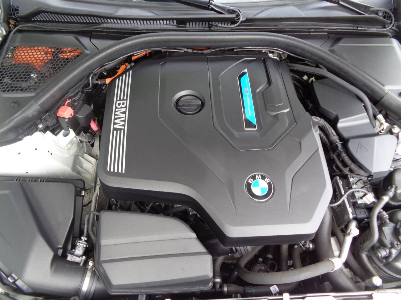 Used 2022 BMW 330e xDrive w/ Driving Assistance Package AWD/4WD image 19