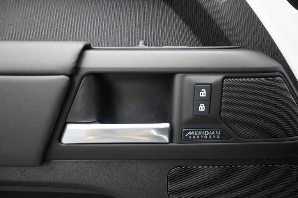 New 2026 Land Rover Defender 130 X-Dynamic SE AWD/4WD image 25