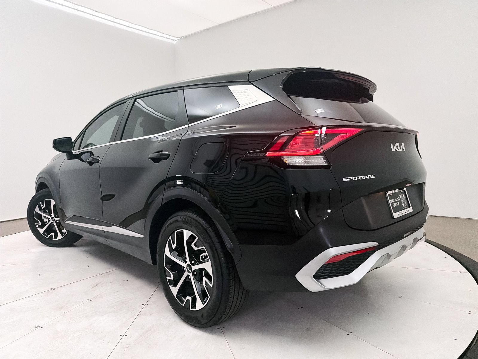 Certified 2025 Kia Sportage EX FWD image 8