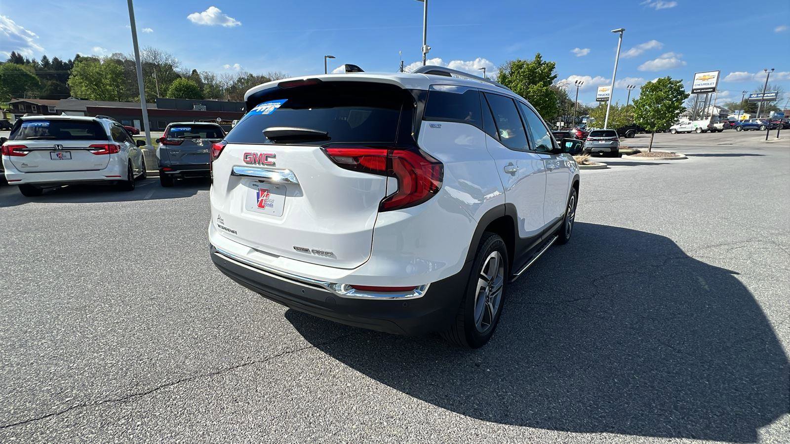 Used 2018 GMC Terrain SLT w/ Infotainment Package II AWD/4WD image 4