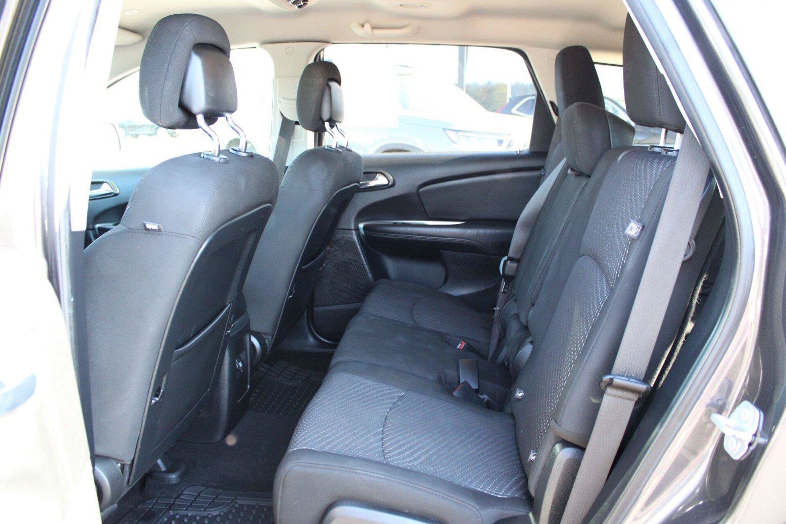 Used 2020 Dodge Journey SE w/ SE Popular Equipment Group FWD image 18