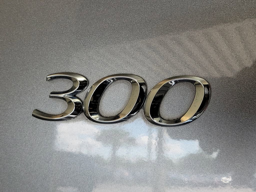 Used 2011 Chrysler 300 Limited RWD image 7