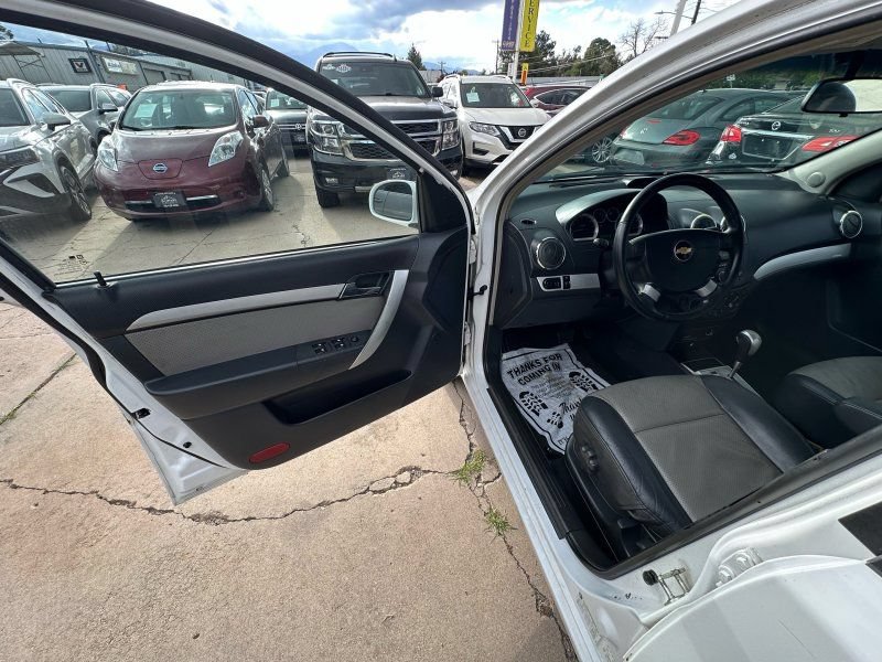 Used 2011 Chevrolet Aveo5 LT FWD image 11