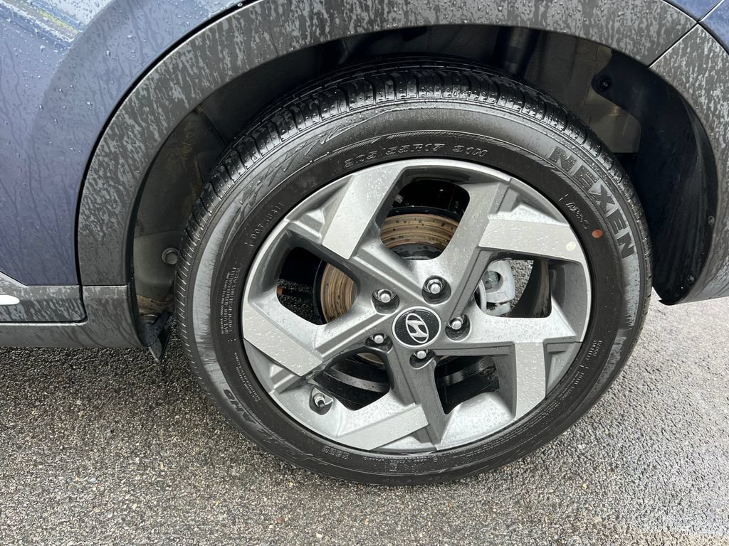 Used 2025 Hyundai Venue Limited FWD image 15