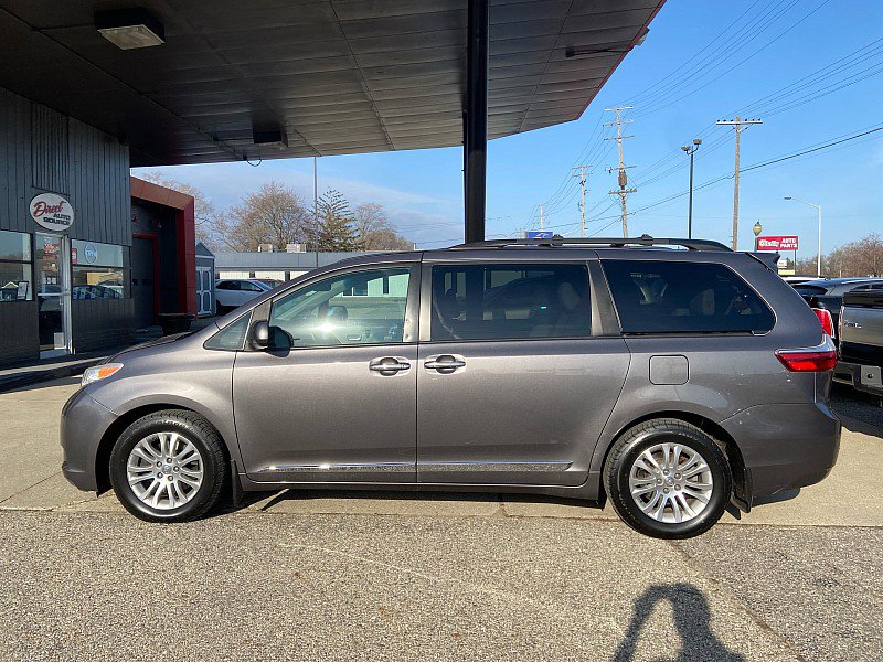 Used 2017 Toyota Sienna XLE Premium w/ Protection Package