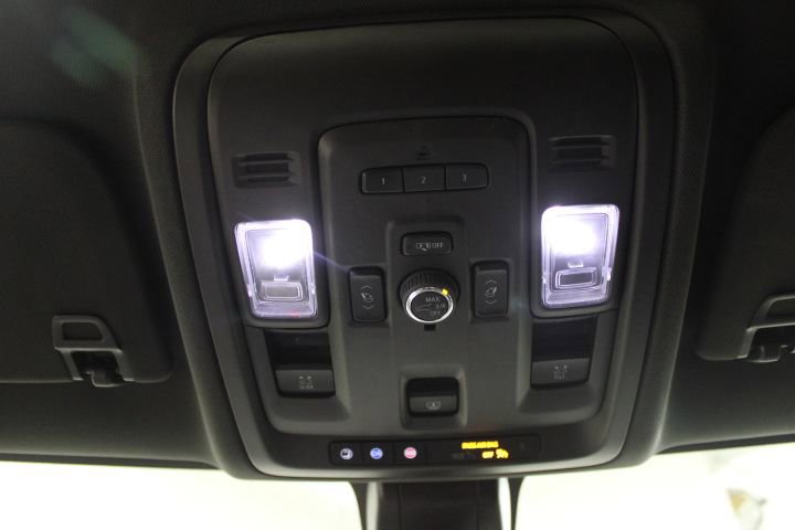 Used 2022 GMC Yukon SLT w/ SLT Premium Package image 44