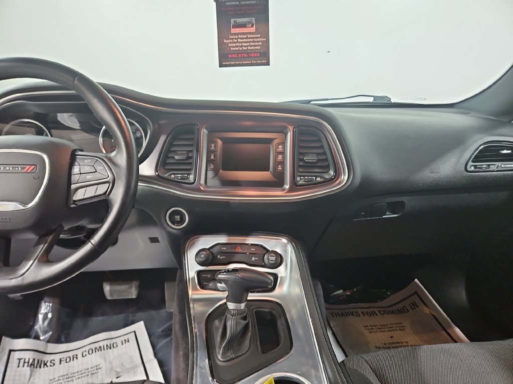 Used 2016 Dodge Challenger SXT w/ Driver Convenience Group RWD image 18