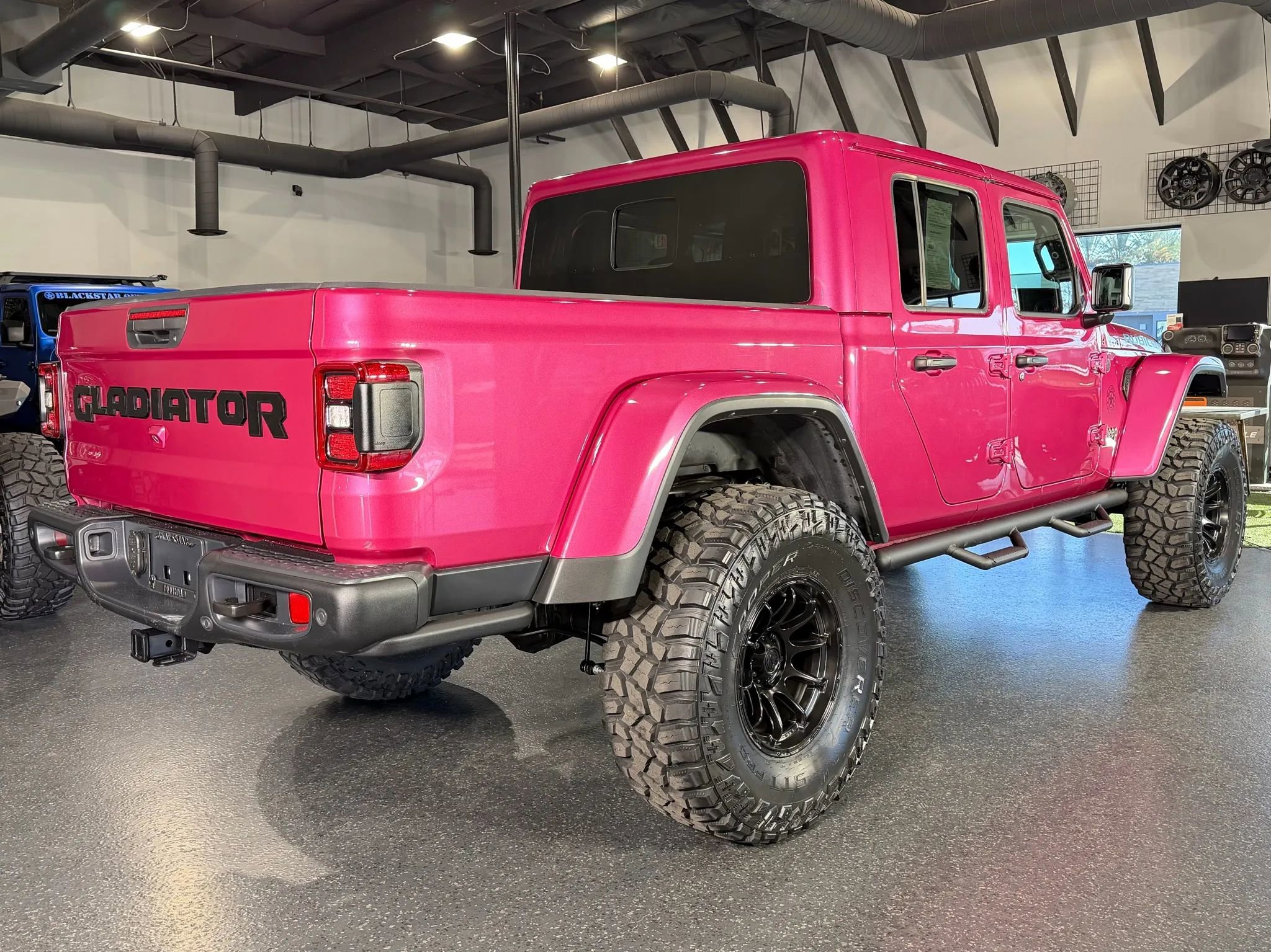 Used 2024 Jeep Gladiator Rubicon AWD/4WD image 13