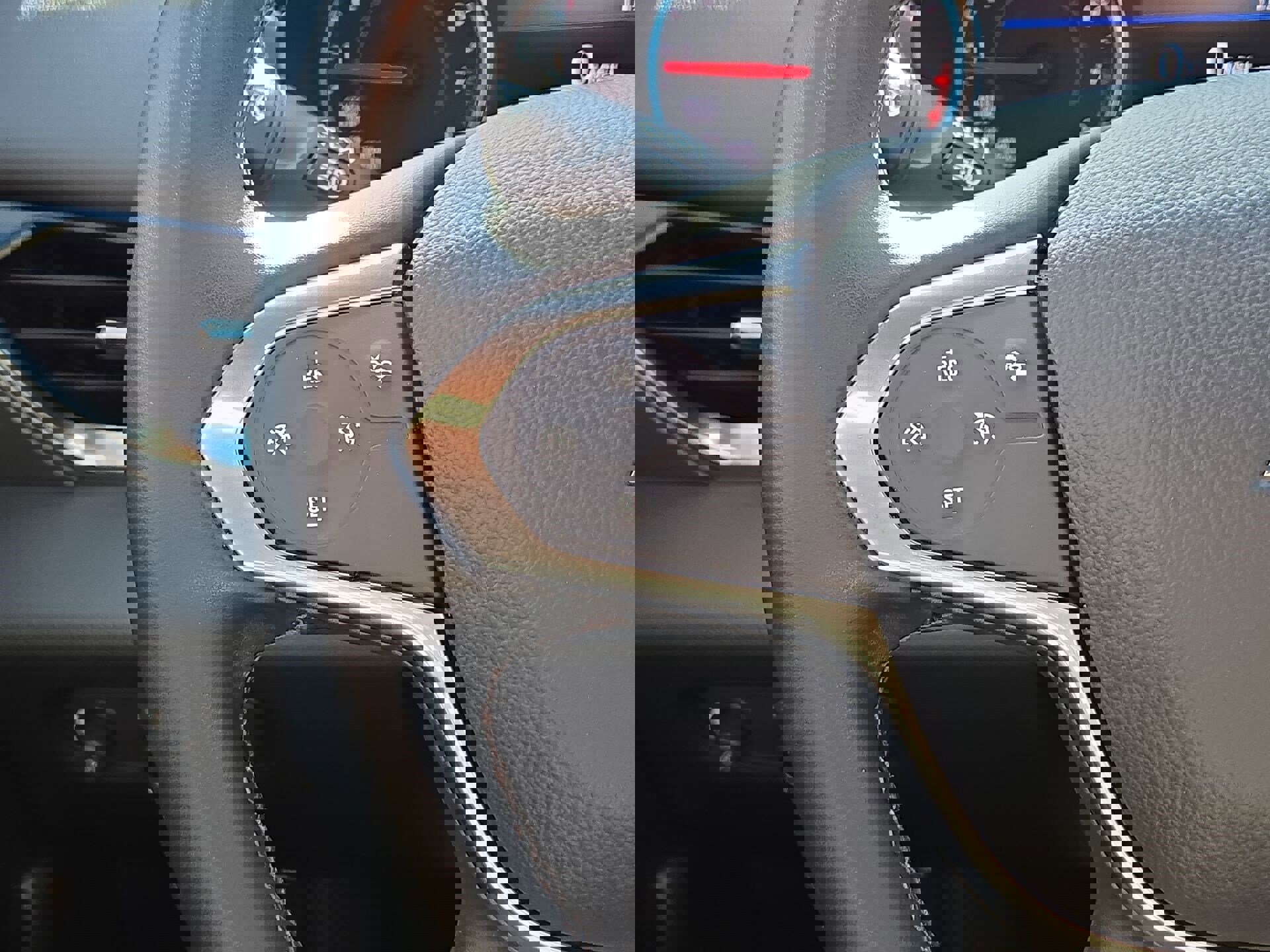 Used 2023 Chevrolet Traverse LT image 21