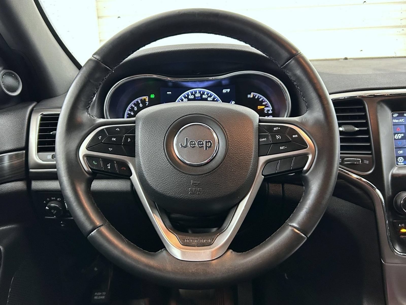 Used 2019 Jeep Grand Cherokee Laredo AWD/4WD image 11