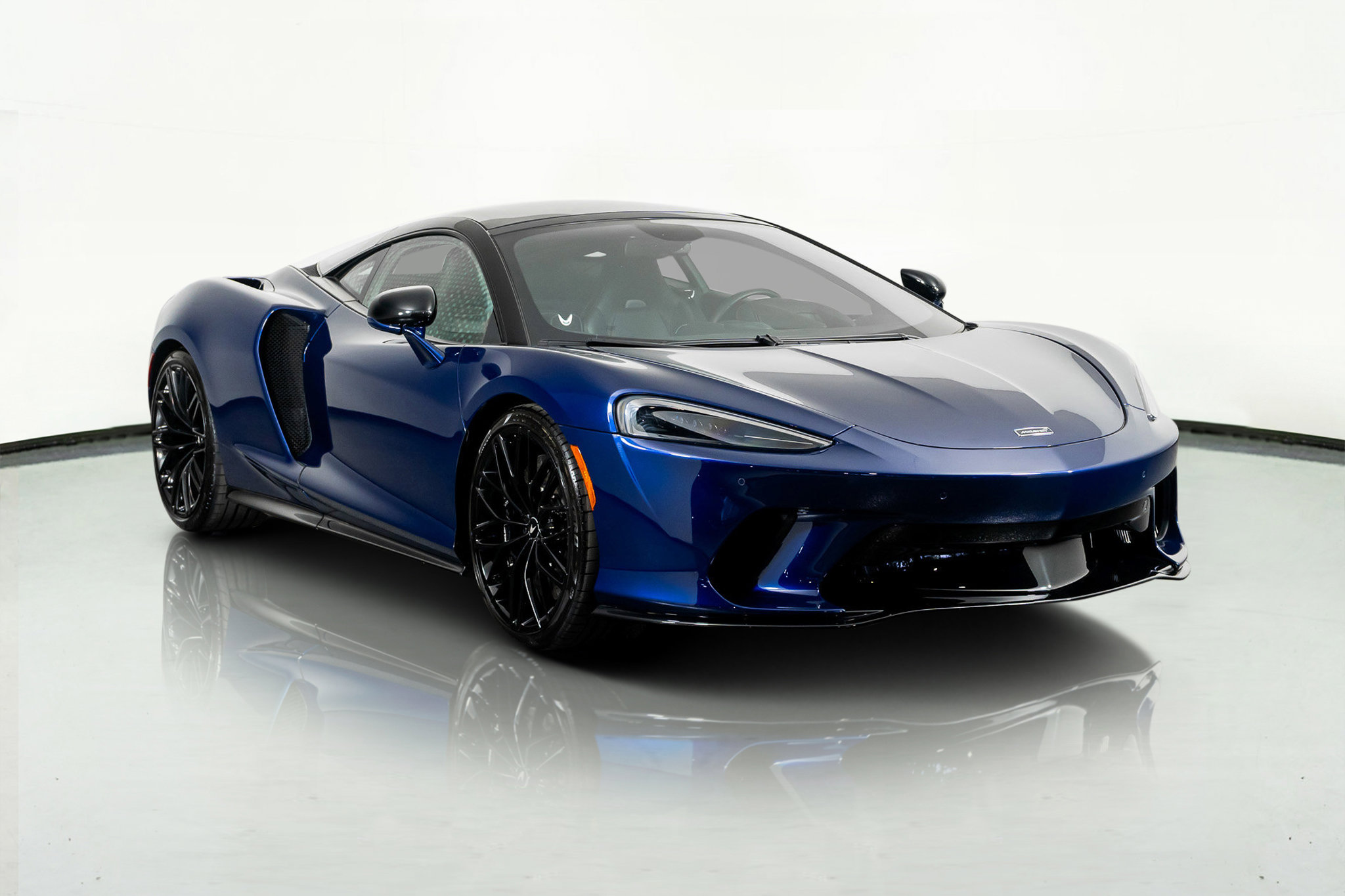Used 2023 McLaren GT image 4